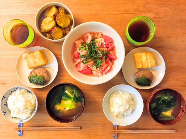 むしろ間食は積極的にとるようにすることが今では多くのパーソナルジムで推奨されています